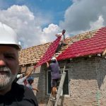Un preot din Olt a oferit „Visuri la cheie” unor copii orfani: În 8 zile le-a renovat casa. Părintele a construit și o capelă pentru românii din Vidin